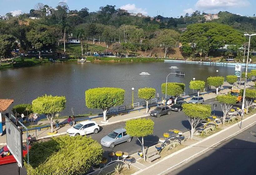 חדר קלאסי לשלושה, Fluminense