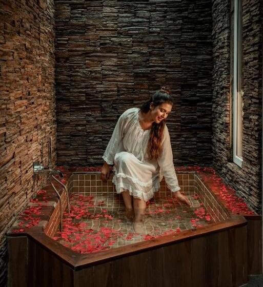 Villa 1 Quarto com piscina, Kuruva Island Resort And Spa   By Kabini Breeze, Wayanad