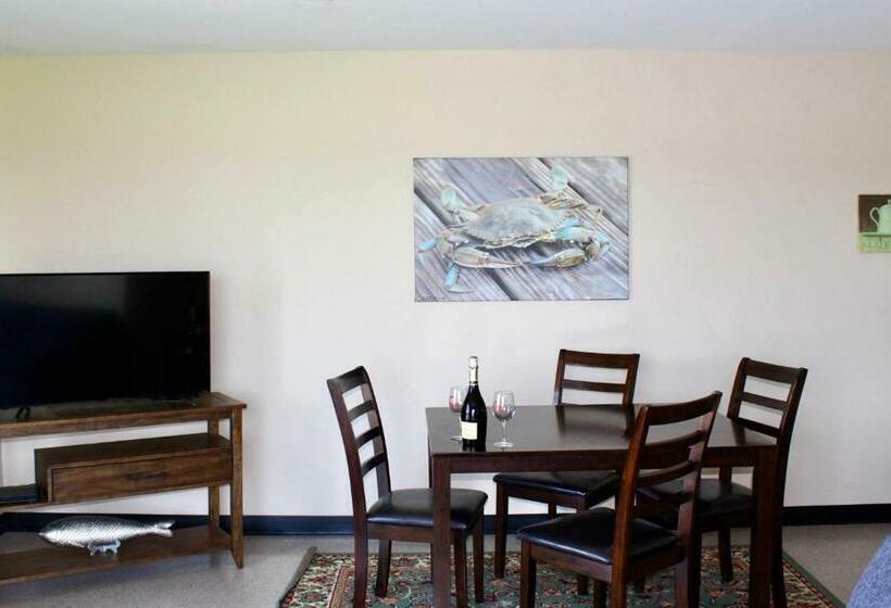 غرفة قياسية, Surry Seafood Company