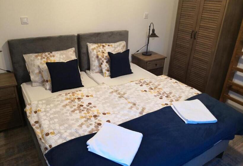 غرفة عائلية, Kerekerdő Vendégház   Kisszékely