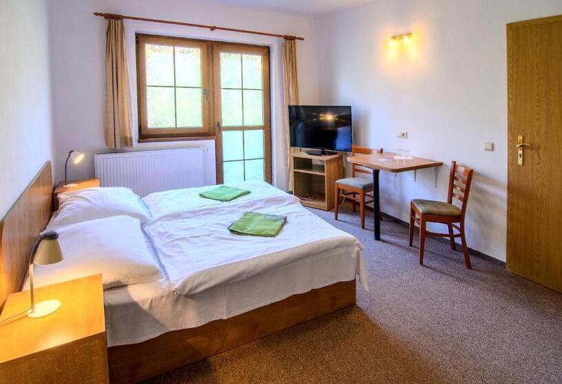 家庭间, Penzion Pašta