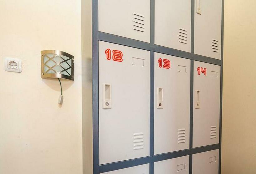 共用房间的床, Reddoorz Syariah Near Exit Toll Ciawi