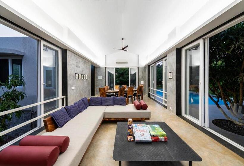 וילה עם חדר שינה אחד ובריכת שחיה, Saffronstays Casa Manga, Karjat   Pet Friendly Pool Villa Near Nd S Film World And Saltt