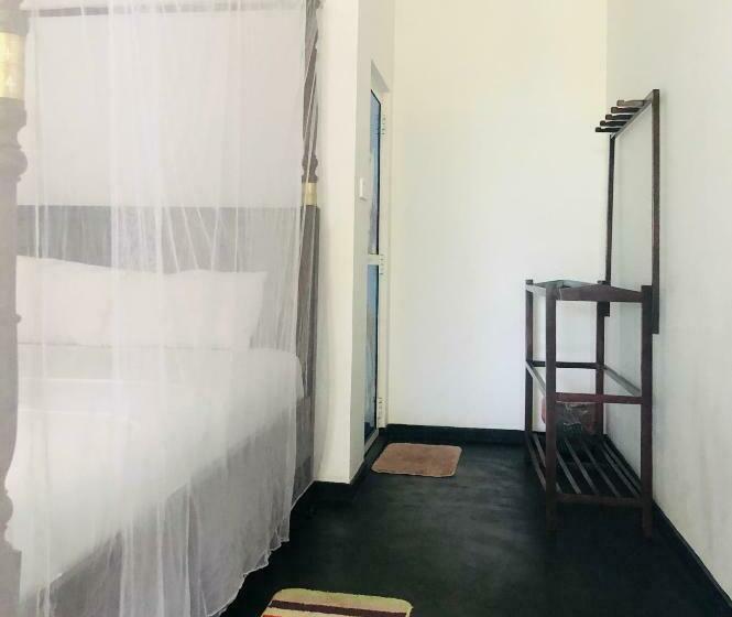 اتاق اکونومی, Screwpine Beach Villa