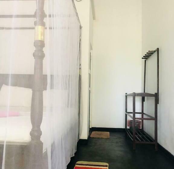 اتاق لوکس, Screwpine Beach Villa