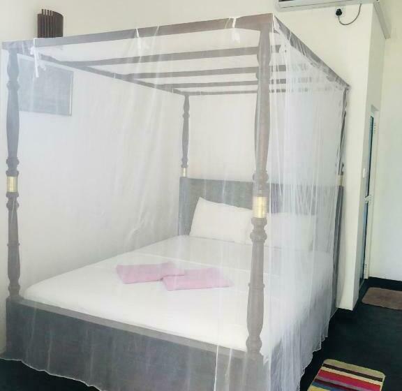 اتاق لوکس, Screwpine Beach Villa