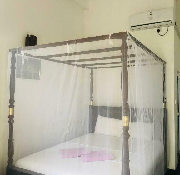 اتاق لوکس, Screwpine Beach Villa