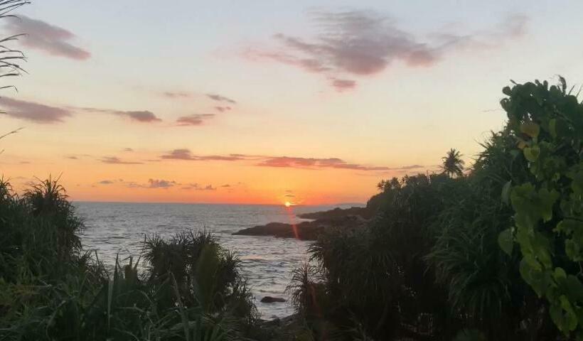 اتاق لوکس خانوادگی, Screwpine Beach Villa