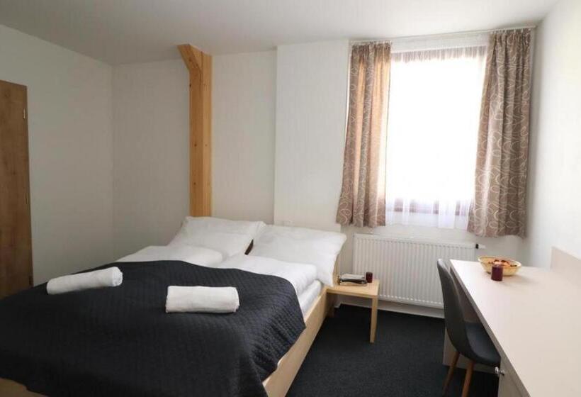 Номер Стандарт, Penzion A Restaurace U Sousedů