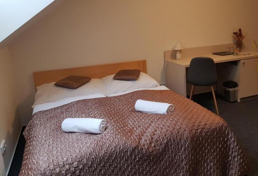 Трехместный Номер Классика, Penzion A Restaurace U Sousedů