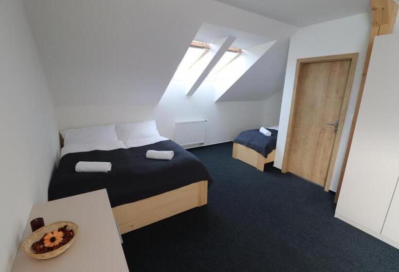 Номер Стандарт Трехместный, Penzion A Restaurace U Sousedů