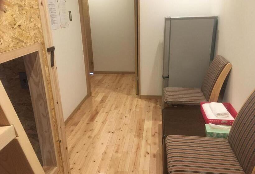 غرفة أساسية, Shioya Hostel