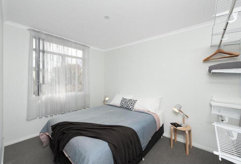 דירת שני חדרים, 125 Milton