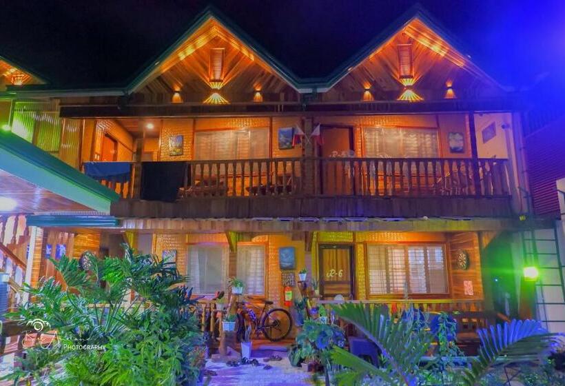 חדר משפחתי, Aquarius   Port Barton