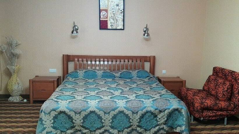 جناح مزوَّد بشرفة, Green Canyon Uzbekistan