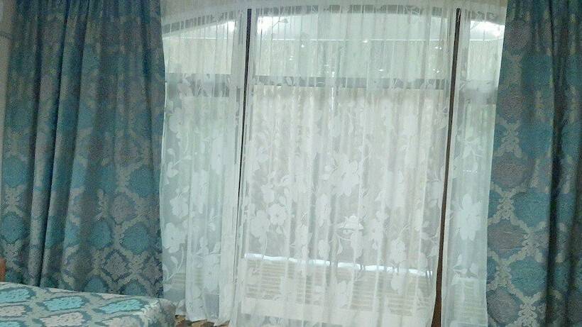 جناح مزوَّد بشرفة, Green Canyon Uzbekistan