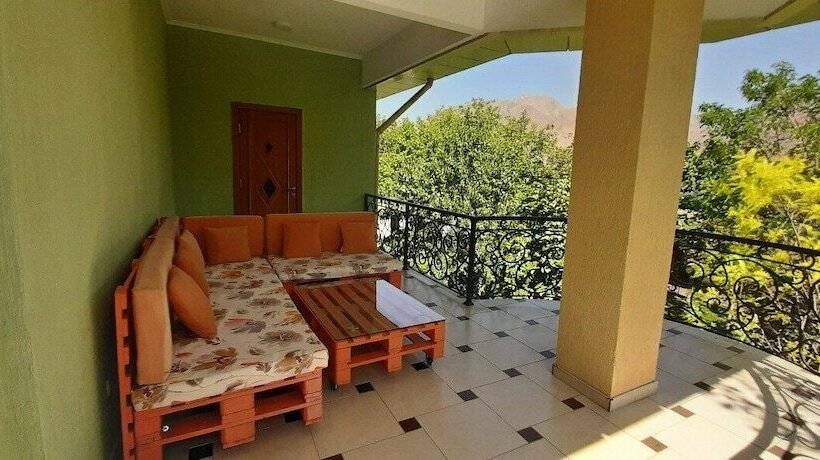 جناح مزوَّد بشرفة, Green Canyon Uzbekistan