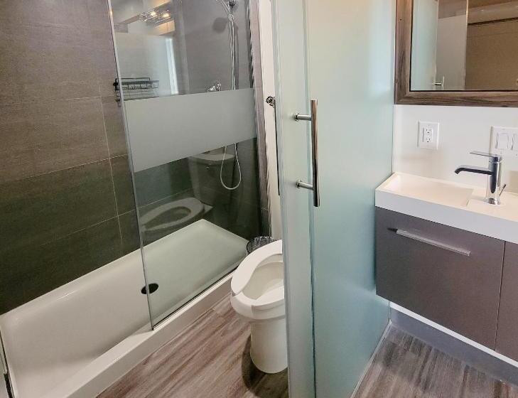 جناح سرير كينج, Heart & Hops Brewery Suites