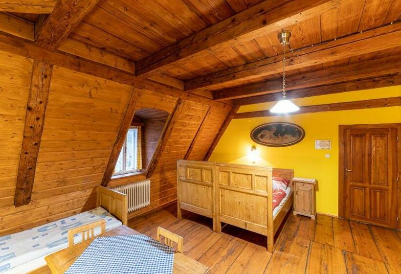 הכלכלה חדר לארבעה עם מקלחת משותפת, Penzion Na Bělidle