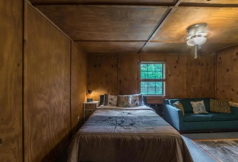 ガーデンビューのスタンダードワンルーム, The Sugar Creek Retreat