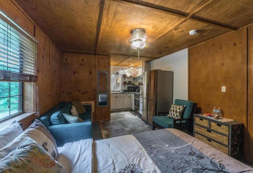 Студио Стандарт Вид на Сад, The Sugar Creek Retreat
