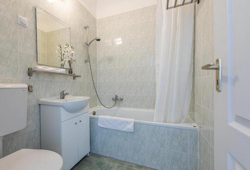 غرفة قياسية, Herczeg Udvarház Poroszló