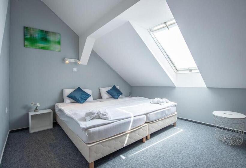 غرفة قياسية, Herczeg Udvarház Poroszló