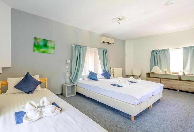 جناح مزود بتراس, Herczeg Udvarház Poroszló