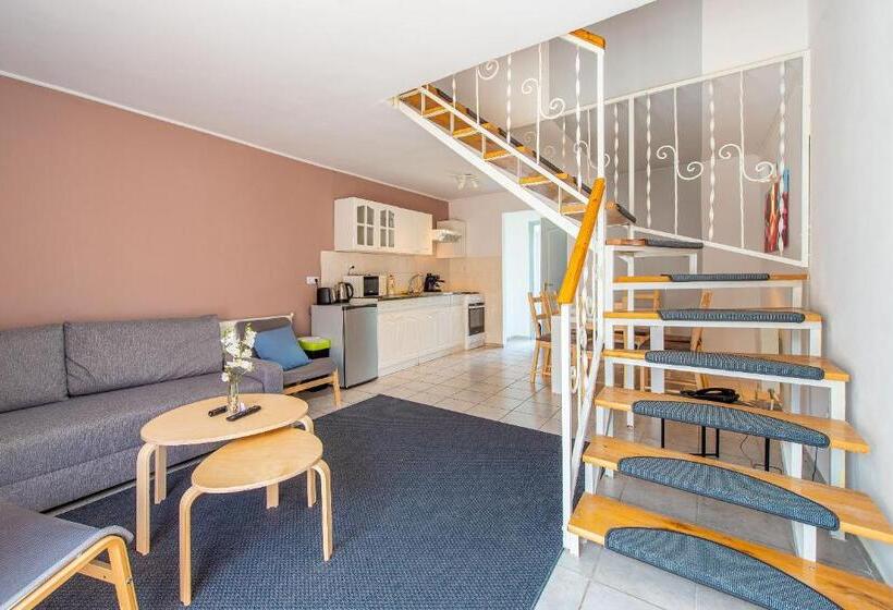 شقة غرفتين, Herczeg Udvarház Poroszló