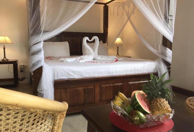 اتاق لوکس با بالکن, Villa Nilmalee