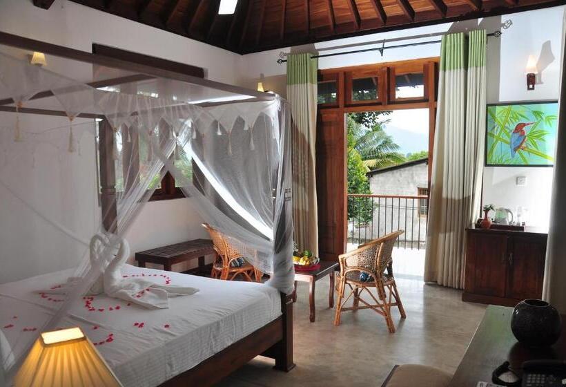 اتاق لوکس با بالکن, Villa Nilmalee