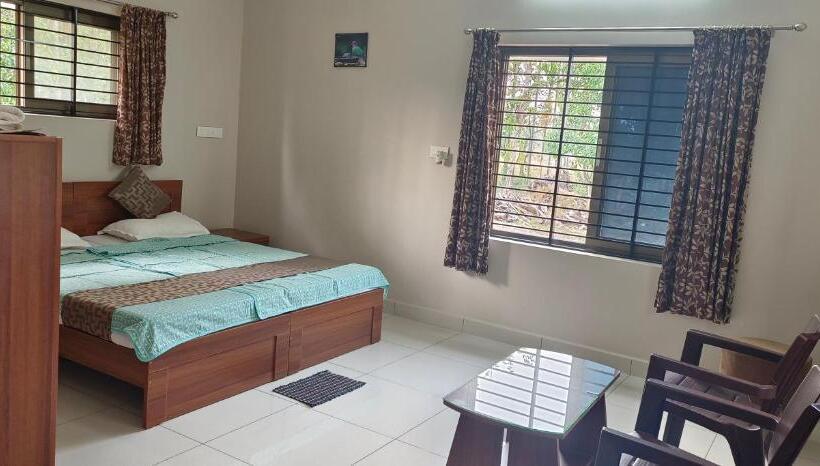 חדר משפחתי נוף לגינה, Sugamya Farm Guesthouse