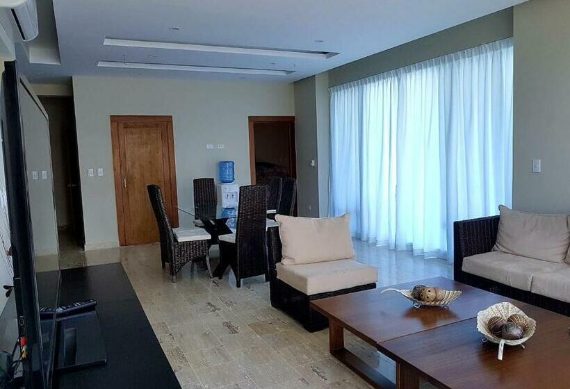 דירת חדר, Koko And Suzy's Ocean Dream