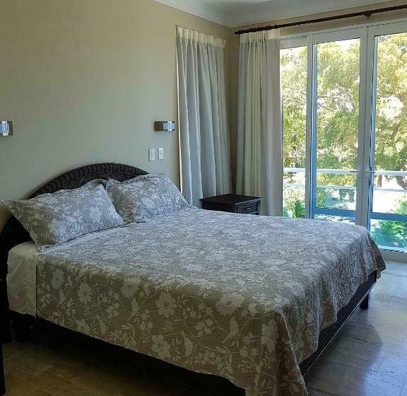 דירת חדר, Koko And Suzy's Ocean Dream