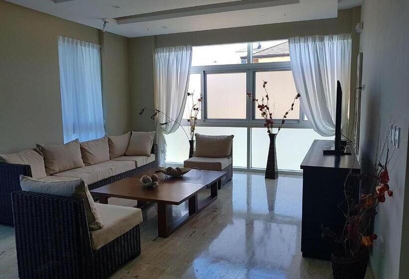 דירת חדר, Koko And Suzy's Ocean Dream