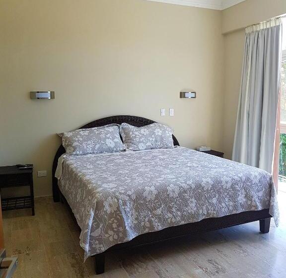 דירת חדר, Koko And Suzy's Ocean Dream