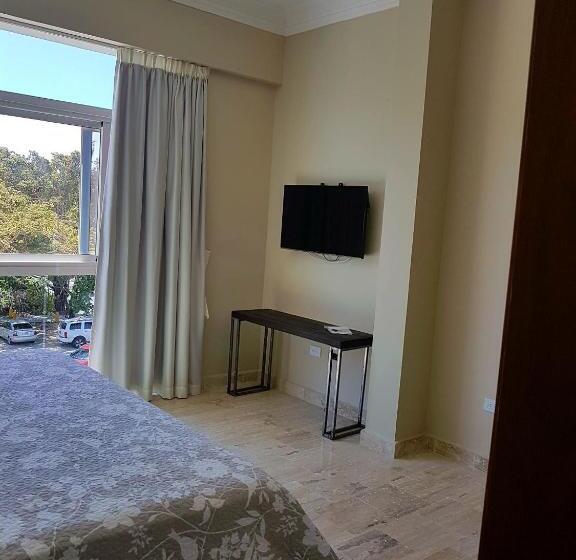 דירת חדר, Koko And Suzy's Ocean Dream