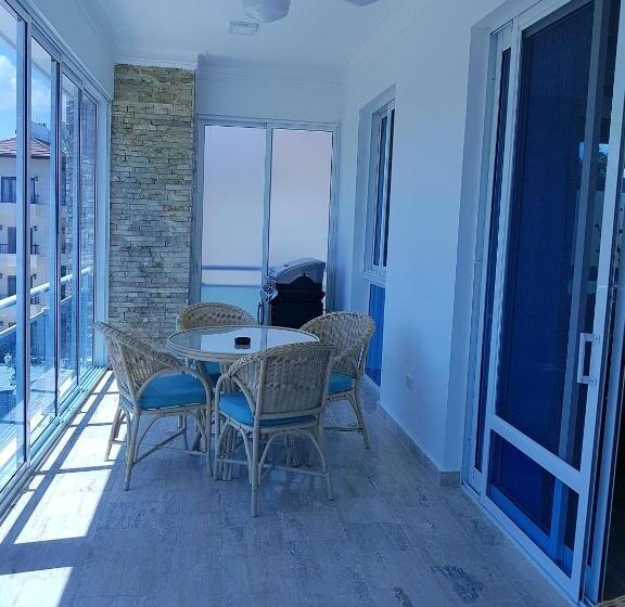 דירת חדר, Koko And Suzy's Ocean Dream