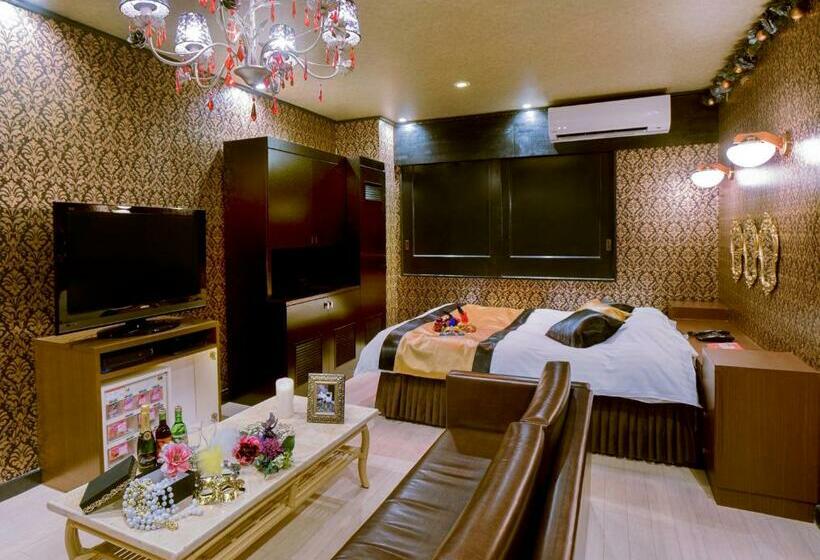 اتاق استاندارد, Christmas Night At The Opera