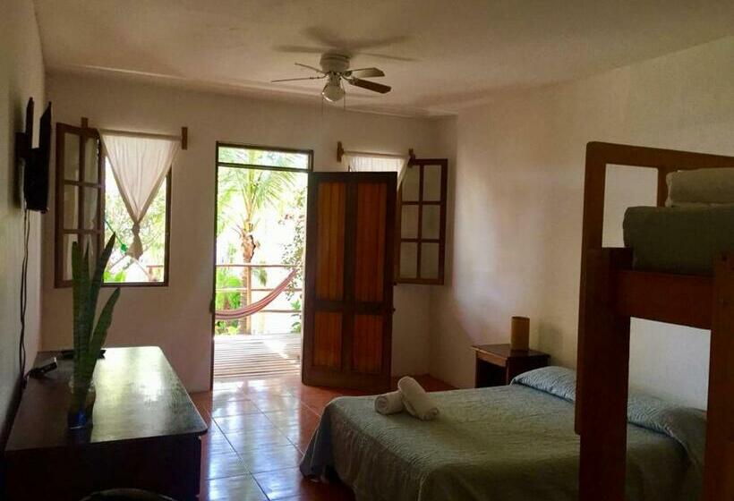 패밀리 룸 가든 전망, Los Cocos De Vichayito