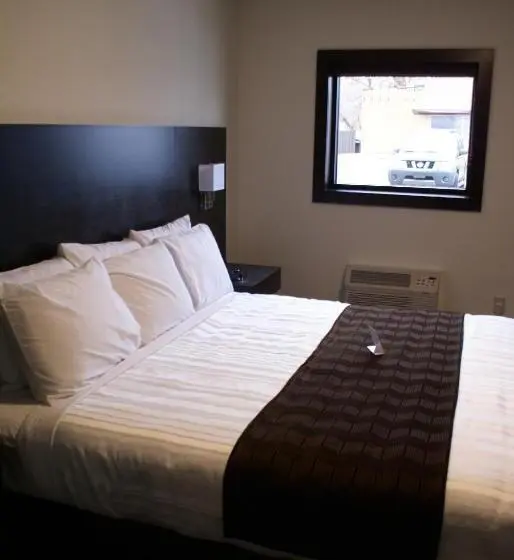 キングサイズベッドのスタンダードルーム, Boarders Inn & Suites By Cobblestone Hotels   Syracuse