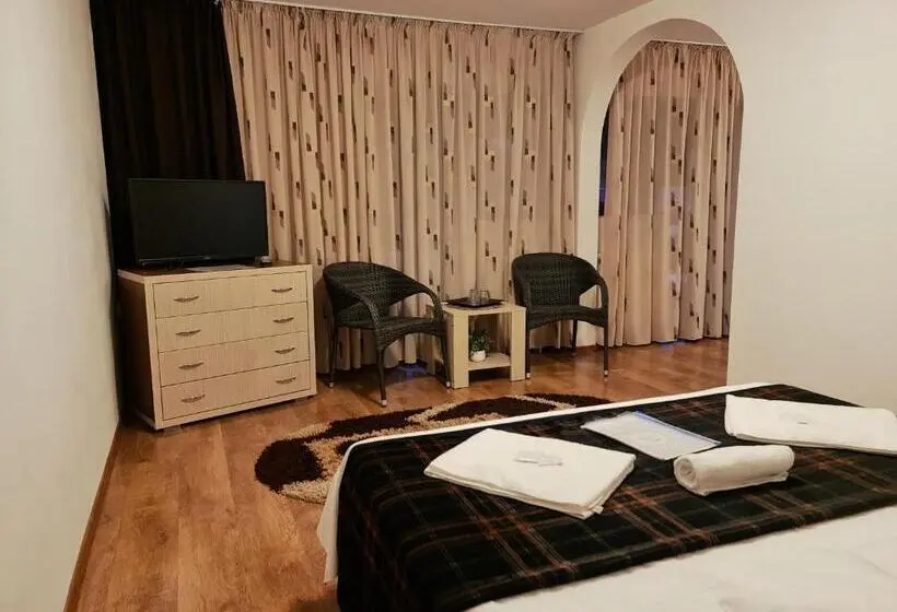 اتاق سوپریور سه تخته, Casa Leu
