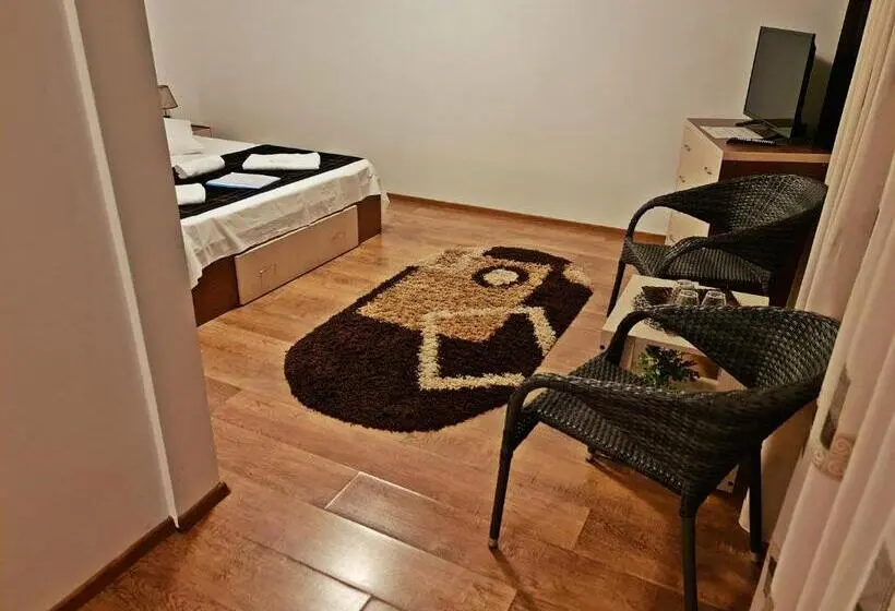 اتاق سوپریور سه تخته, Casa Leu