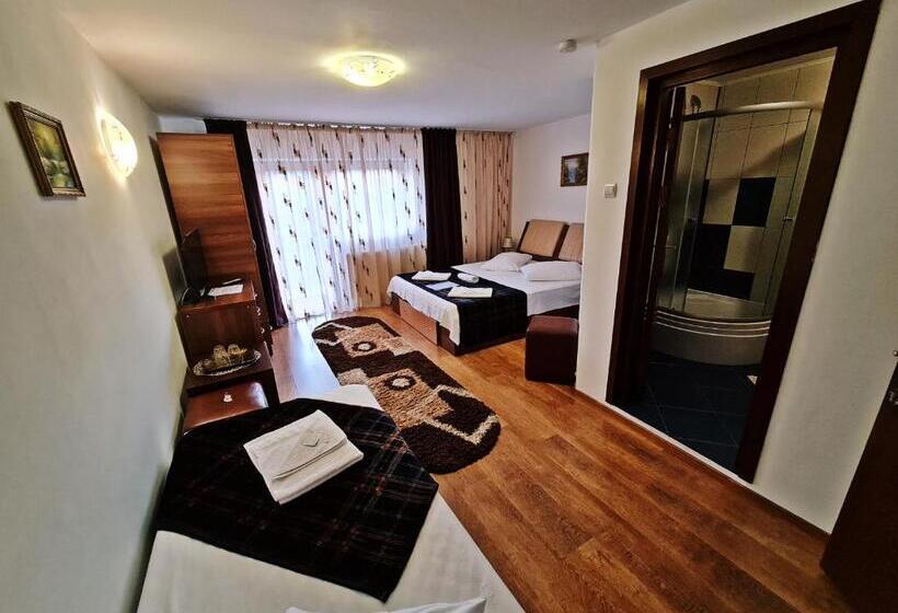 חדר סטנדרט לשלושה עם מרפסת, Casa Leu