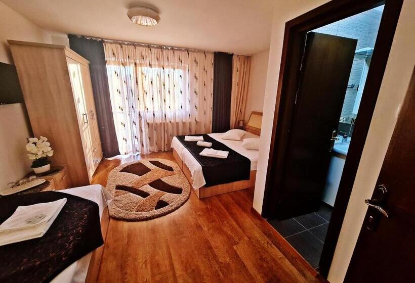 חדר סטנדרט לשלושה עם מרפסת, Casa Leu