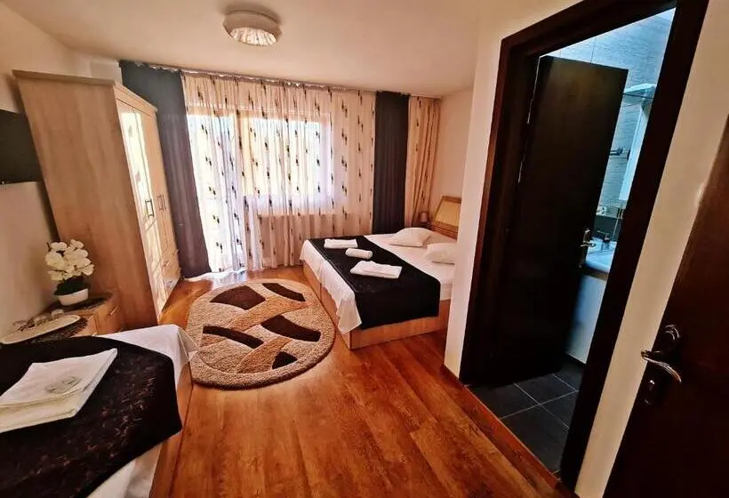 اتاق استاندارد سه تخته با بالکن, Casa Leu