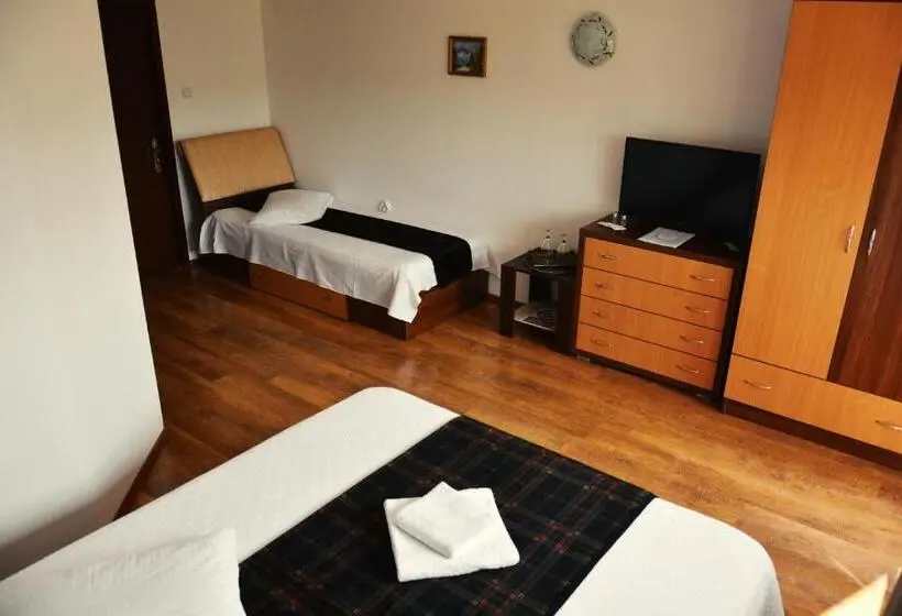 اتاق استاندارد سه تخته با بالکن, Casa Leu
