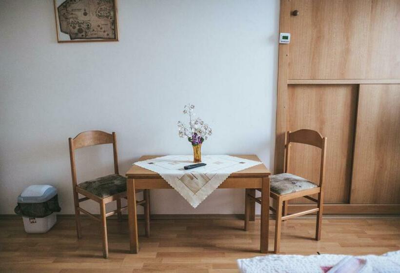 غرفة قياسية, Klub U Námořníka