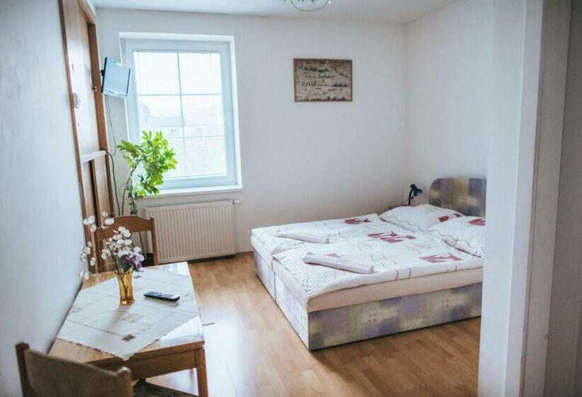 غرفة قياسية, Klub U Námořníka