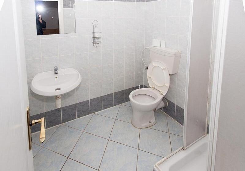 غرفة قياسية ثلاثية, Klub U Námořníka